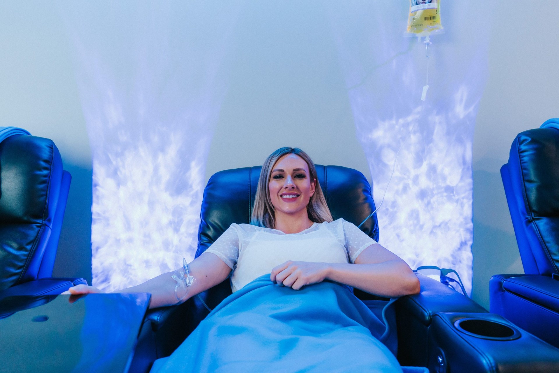iCRYO Boca Raton guest relaxing during an IV drip
